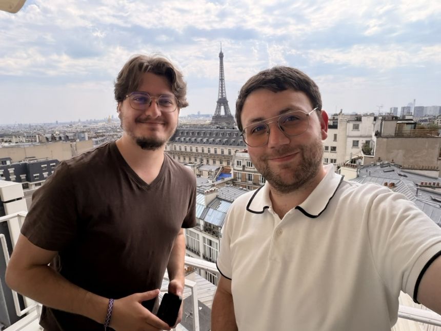 Charles Gaspar, CTO, et Valentin Bourgeois, fondateur de Dhala Cyberdéfense, à Paris